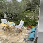 Le Petit Mas Bed & Breakfast 3*