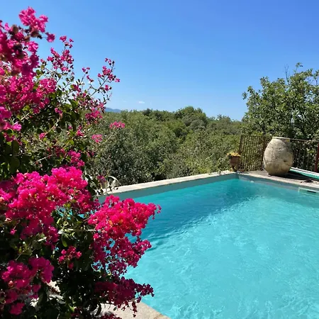 Le Petit Mas Bed & Breakfast 3*