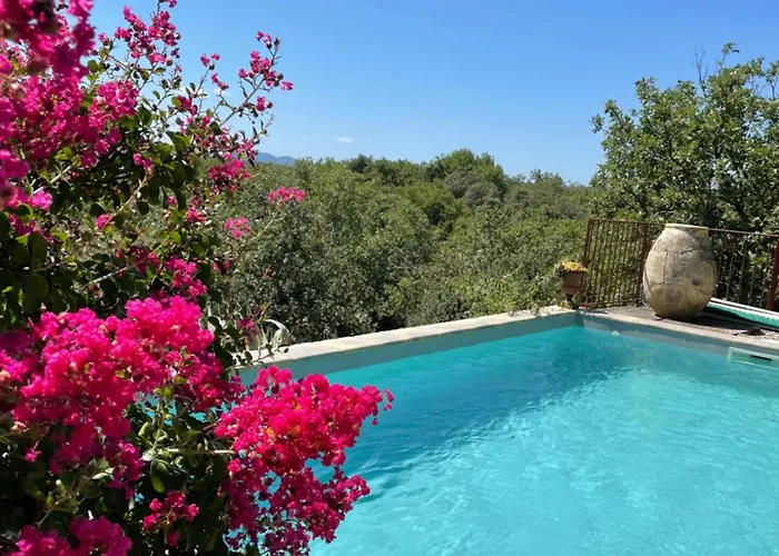 Le Petit Mas Bed and breakfast 3*